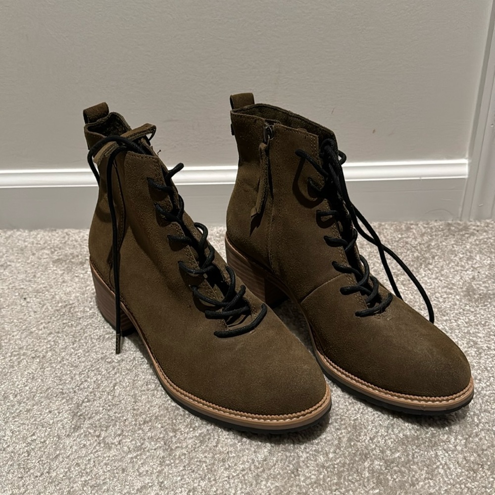 TOMS boots
